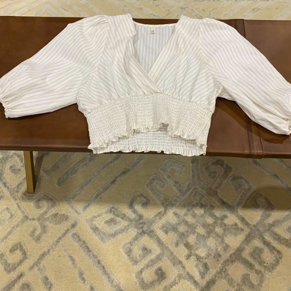 Cropped V-neck linen Blouse